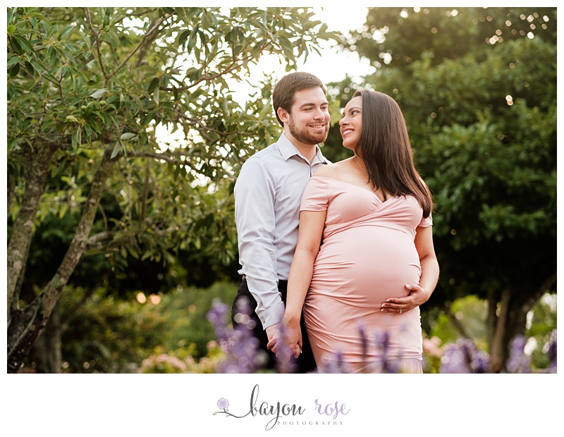 Maternity photo of couple in downtown Baton Rouge