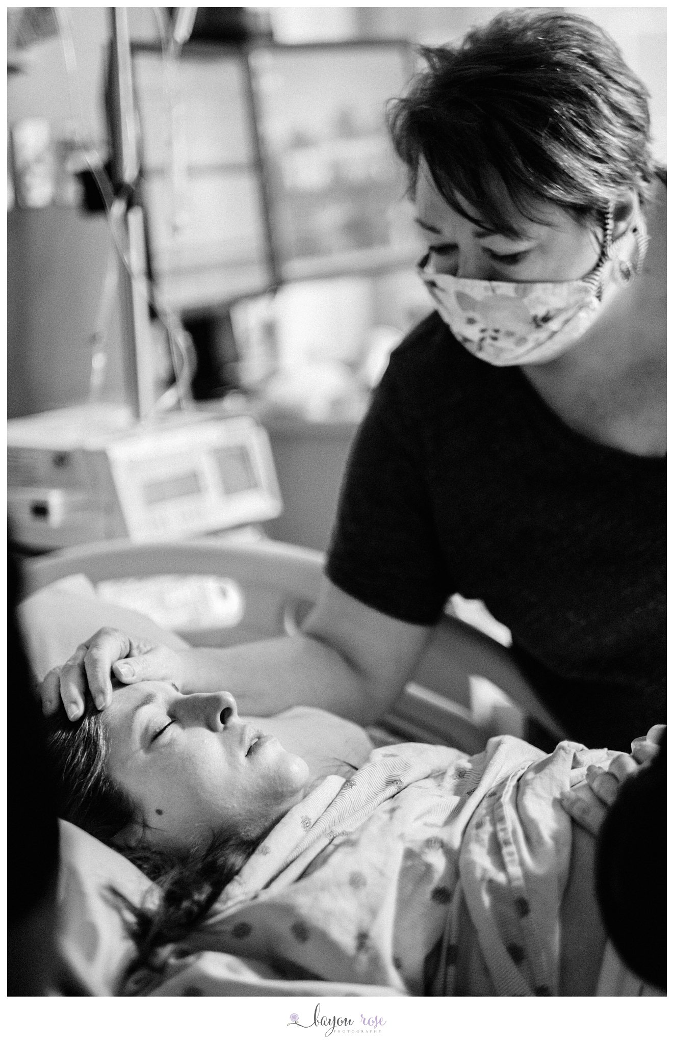 doula comforts laboring mother in hospital