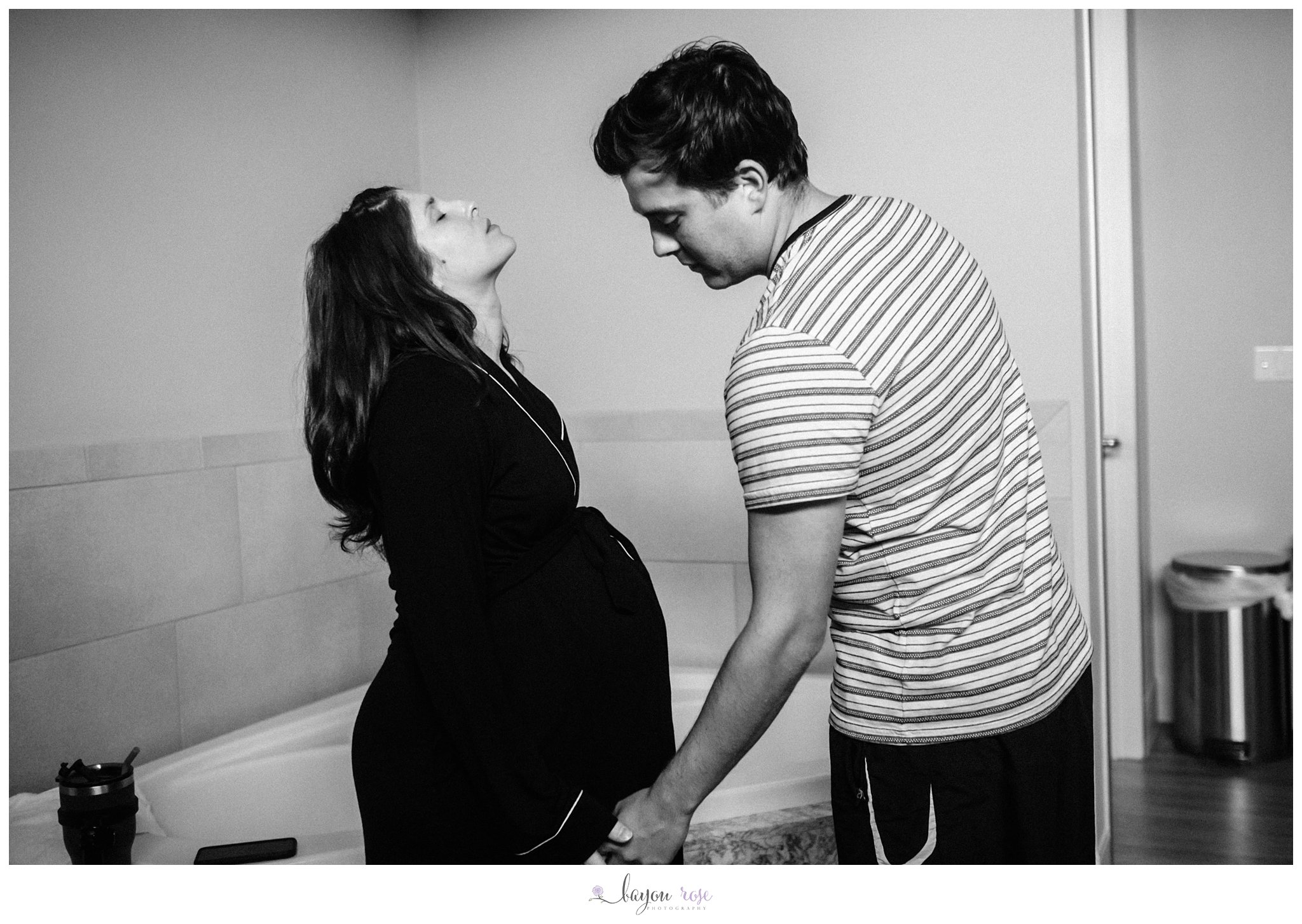 black and white photo of dad supporting mom through labor at Birth Center of Baton Rouge