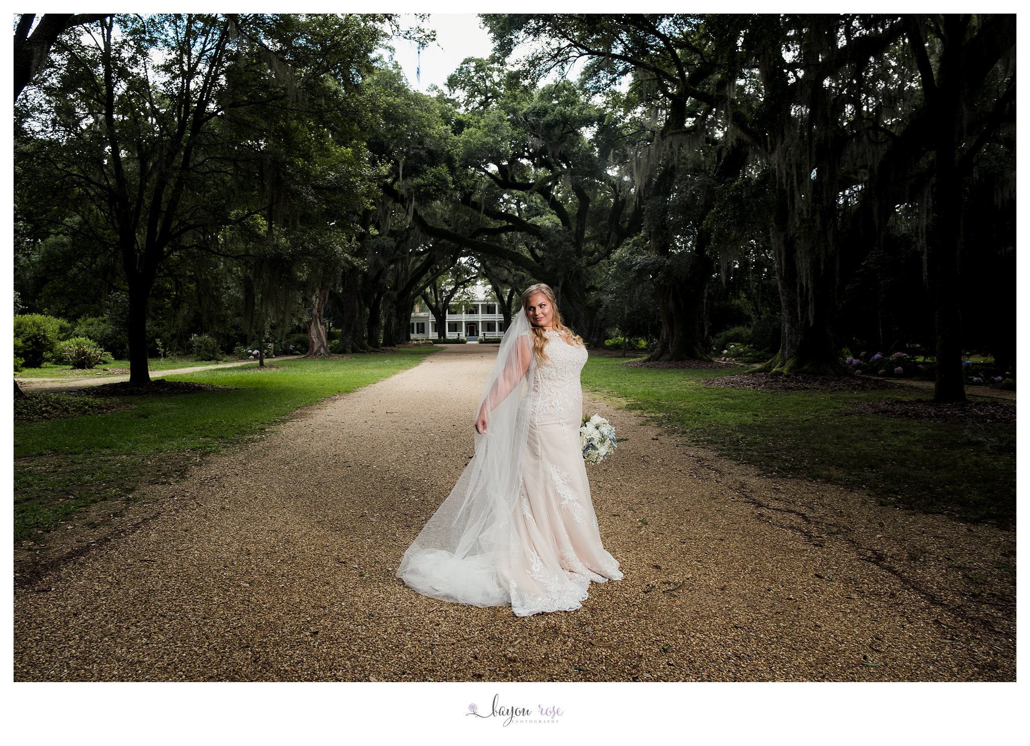 outdoor bridal photo session at Rosedown